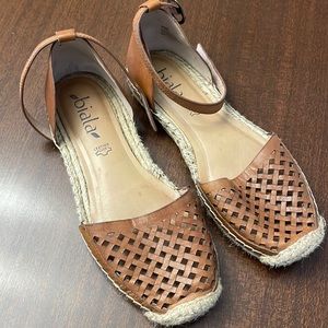 Adorable, all leather flat espadrilles!!
